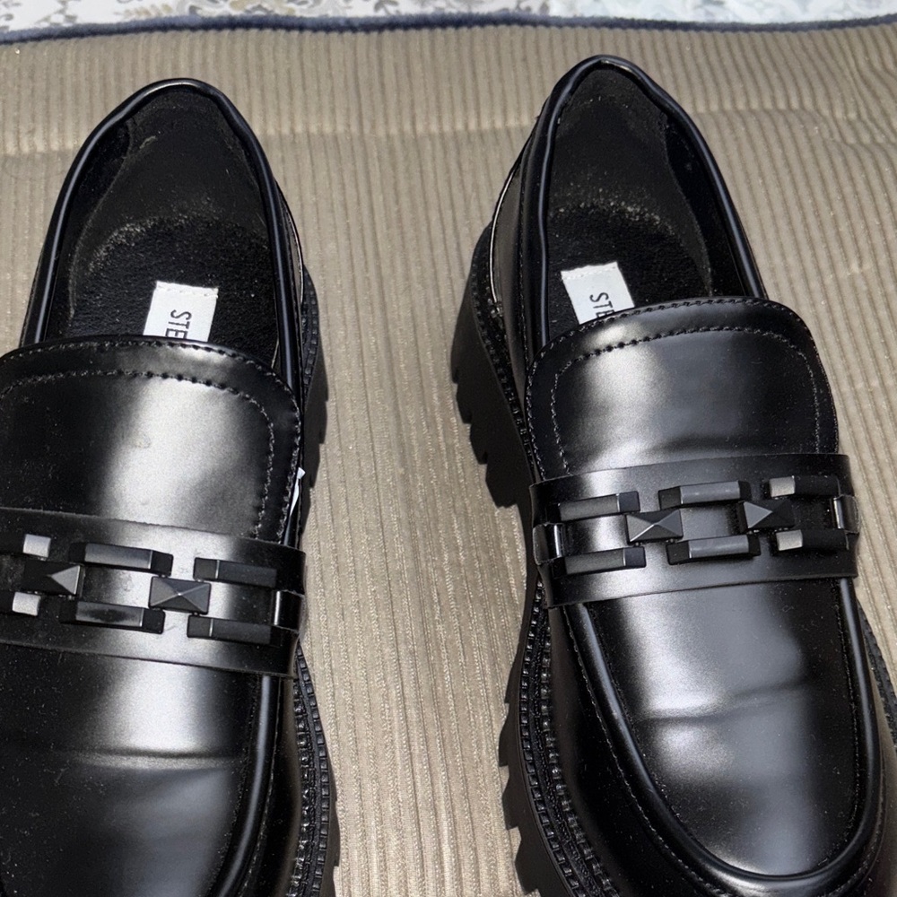 Steve Madden ladies loafers 
Lightly used!